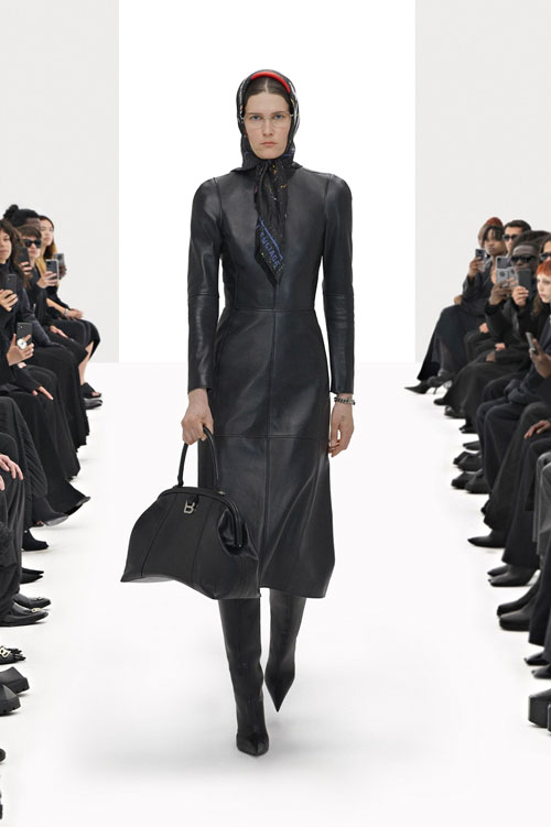 未來世界的克隆幻想：巴黎世家2022春夏成衣系列發(fā)布